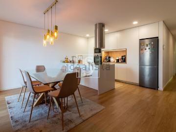 Apartamento à venda em Costa, Guimarães - Varanda