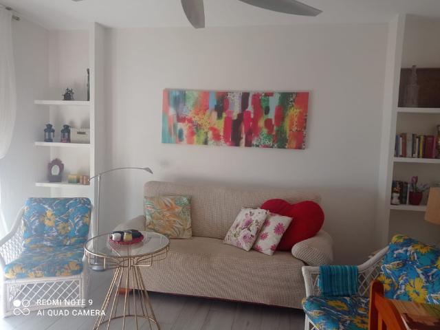 Apartamento costero con vistas Mar