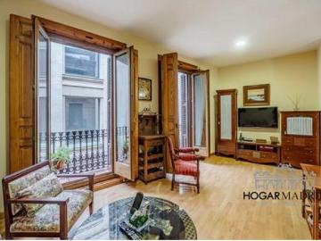 Apartamento clásico con balcones. UCOU T59
