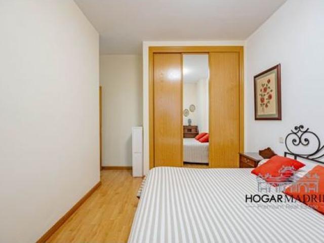 Apartamento clásico con balcones. UCOU T59