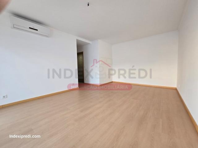 Apartamento T3 C/lugar de garagem de excelentes acabamentos