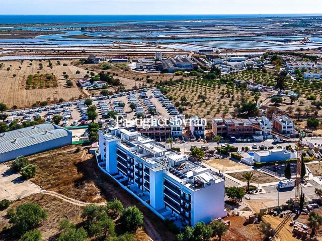 Apartamento c/piscina e garagemEste apartamento de 3 quartos. 79m² Tavira Santiago