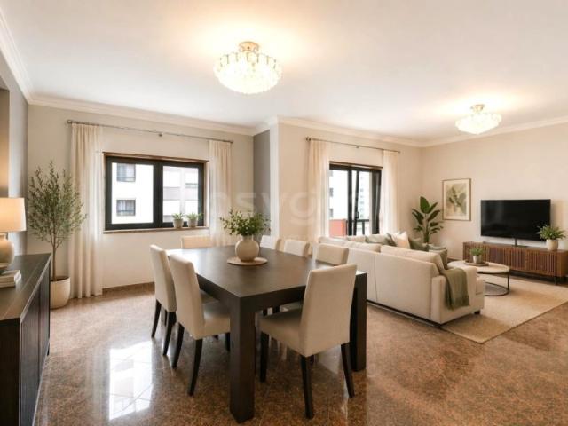 Apartamento de 4 assoalhadas com garagem na Quinta Grande em Alfragide