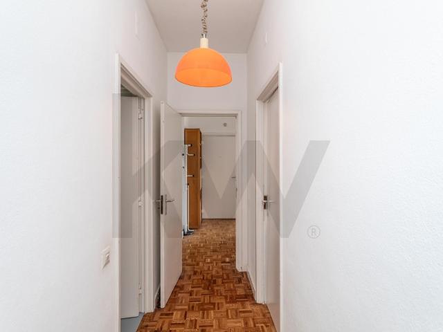 Apartamento de 4 assoalhadas para arrendar em Benfica