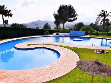 Apartamento de 4 dormitorios en alquiler en Benitachell
