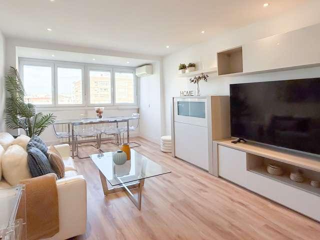 Apartamento de 4 dormitorios en alquiler en Cuatro Caminos, Madrid