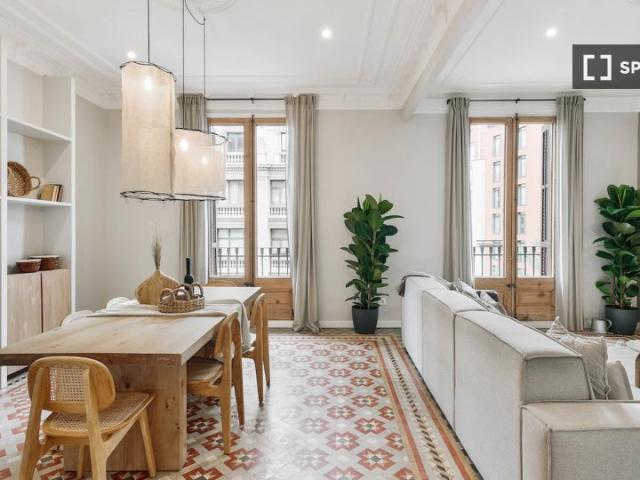 Apartamento de 4 dormitorios en alquiler en Ciutat Vella, Barcelona
