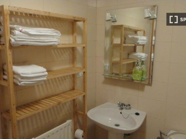 Apartamento de 4 dormitorios en alquiler en Embajadores, Madrid