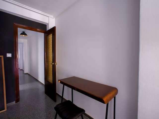 Apartamento de 4 dormitorios en alquiler en Patraix, Valencia