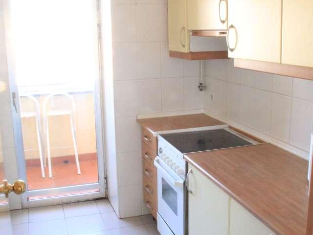 Apartamento de 4 dormitorios en Embajadores, Madrid