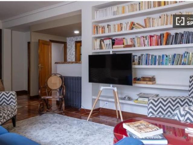 Apartamento de 4 habitaciones en alquiler en Trafalgar, gastos incluidos