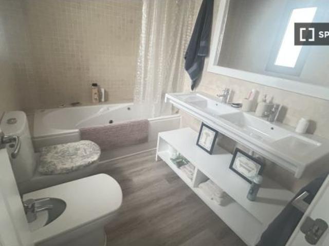 Apartamento de 4 habitaciones en alquiler en Chiclana de la Frontera, se admiten parejas