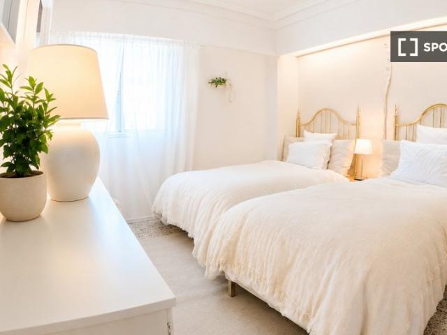 Apartamento de 4 habitaciones en alquiler en El Perellonet, Valencia