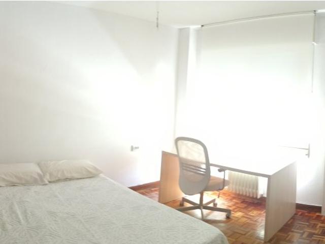 Apartamento de 4 habitaciones en alquiler en Iturrama, Pamplona