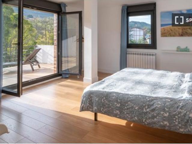 Apartamento de 4 habitaciones en alquiler en Mendata, gastos incluidos