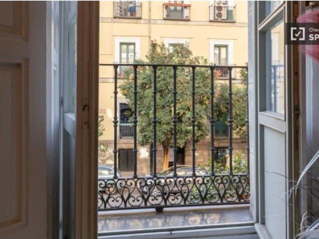 Apartamento de 4 habitaciones en alquiler en Palacio