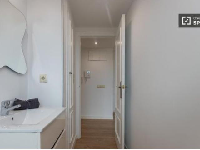 Apartamento de 4 habitaciones en alquiler en Sant Pau, solo para mujeres