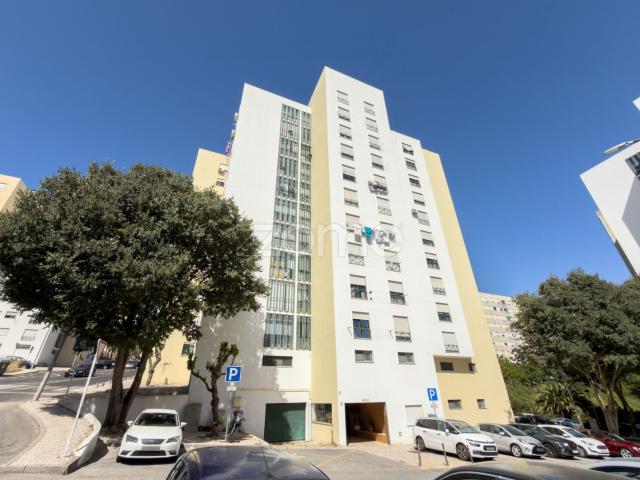 Apartamento de 4 Quartos em Santo António dos Cavaleiros