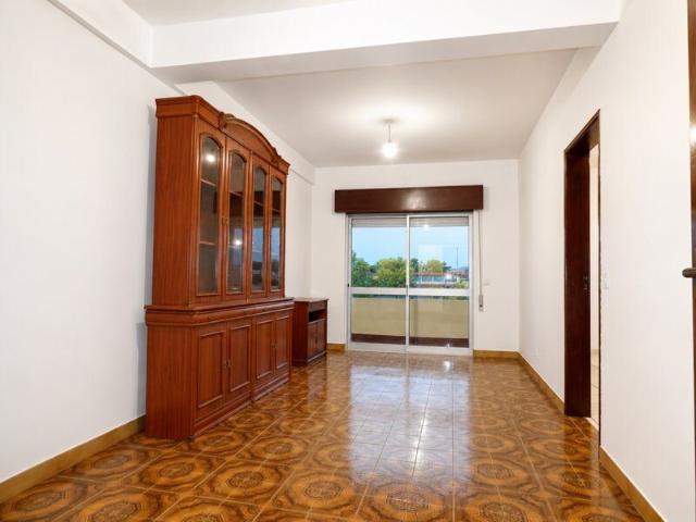 Apartamento de 4 quartos, localizado no centro da vila de Me. 91m² São Bartolomeu De Messines