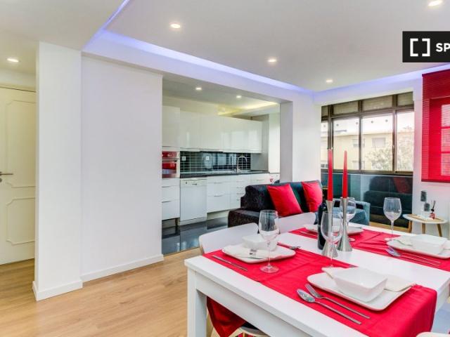 Apartamento de 4 quartos para alugar em Alfragide, Lisboa
