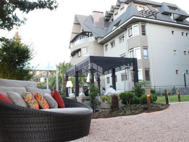 Apartamento de 4 suítes, 314m² privativos, 2 vagas, no Centro de Gramado, a 900 metros da Rua Cobert