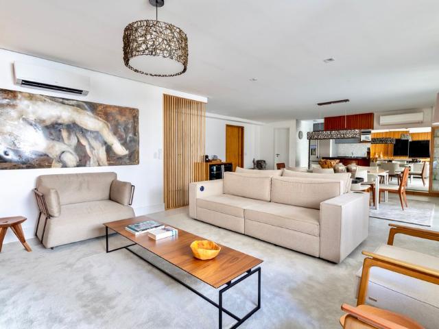 Apartamento de 4 suites moderno com varanda no Leblon