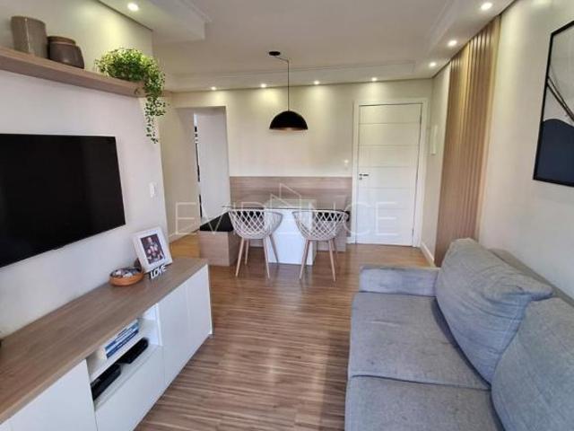 Apartamento de 67 m² com 3 dormitórios, 1 vaga, Reformado e mobiliado próximo ao