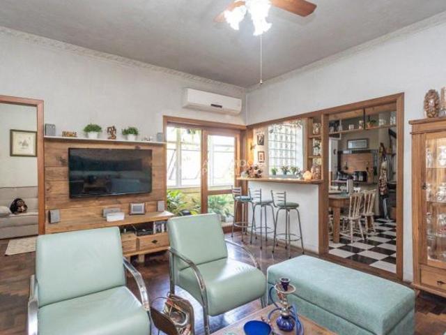 Apartamento de 03 dormitórios na Rua Schiller!