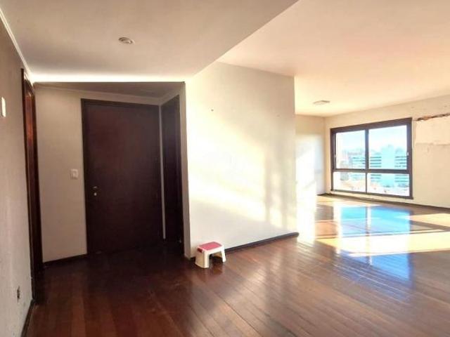 Apartamento de 03 quartos c/suite e duas vagas para carro no Bairro Moinhos de vento