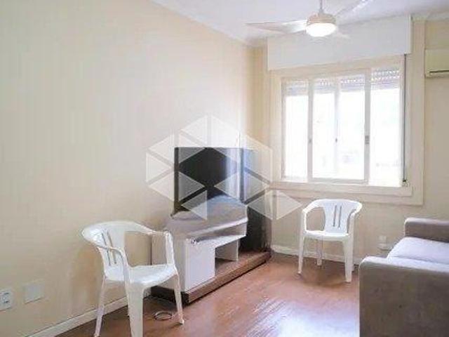 Apartamento de 1 dormitório, todo mobiliado com vaga de garagem por R$270.000,00