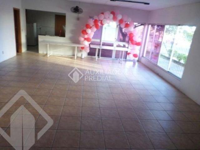 Apartamento de 02 dormitórios,com 1 vaga, living 02 ambientes com churrasqueira