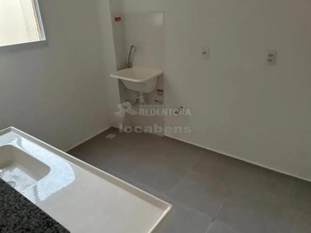 Apartamento de 02 dormitórios no Condomínio Rio das Vertentes