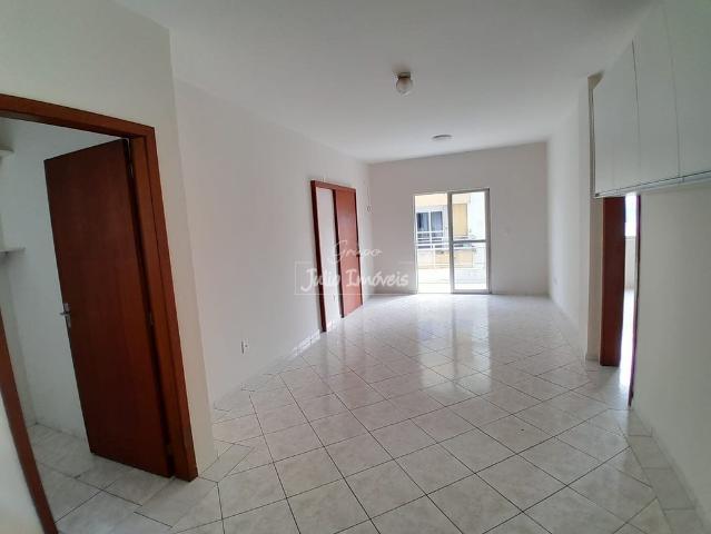 Apartamento de 02 quartos na Santa Rita