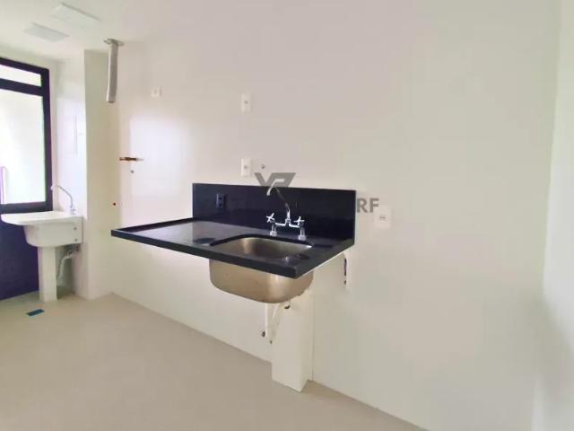 Apartamento de 02 Quartos à Venda no BE Península – 74m² – Vista Frontal Lagoa – 2 Vagas