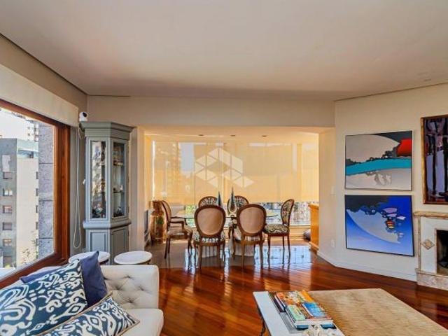 Apartamento de 172m² com 2 suítes, 2 vagas e elevador com acesso direto ao hall privativo