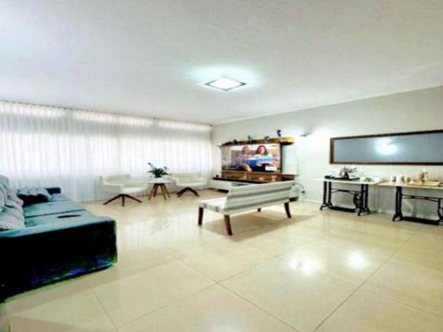 Apartamento de 177 m2 com 3 quartos à venda na Asa Sul