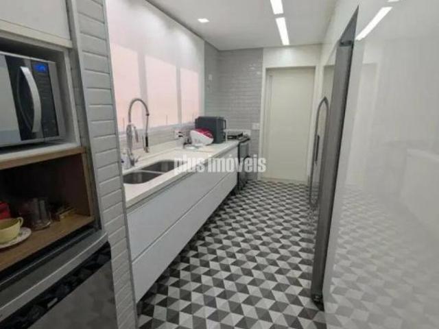 Apartamento de 187m² no Campo Belo | 4 Dormitórios, 1 Suíte e Amplo Conforto