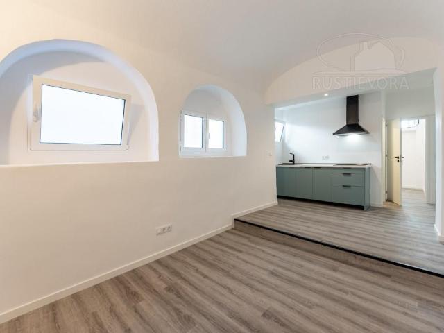 Apartamento de 1º andar com 3 assoalhadas e terraço 40m² Évora São Mamede, Sé,São Pedro e Santo Antão
