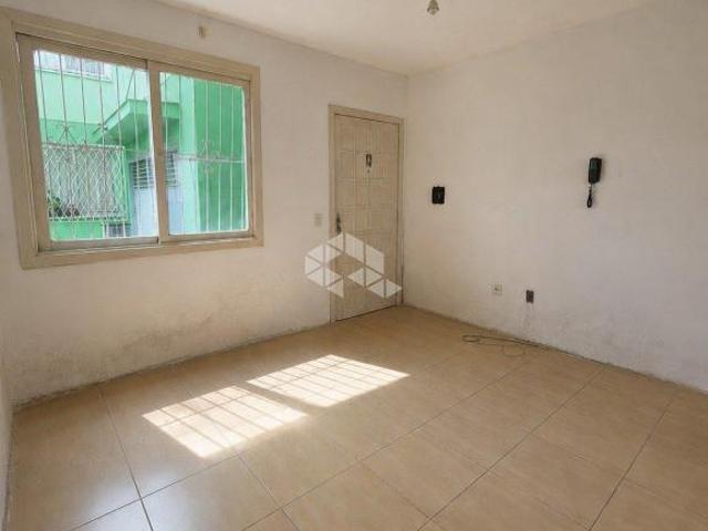 Apartamento de 1 dormitório com 1 vaga de garagem, no bairroo Humaitá, em Porto
