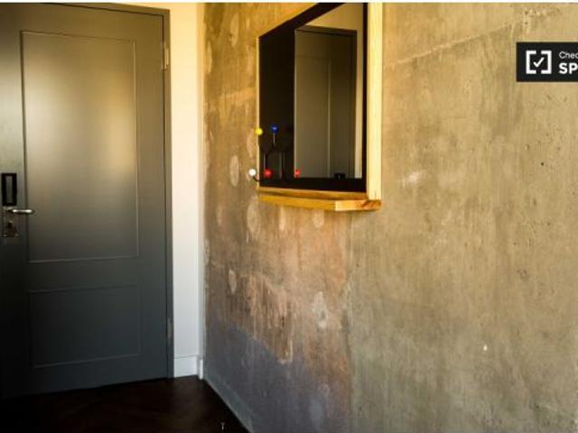 Apartamento de 1 dormitorio con alquiler de abeto en Friedrichshain, cerca de U Bahn