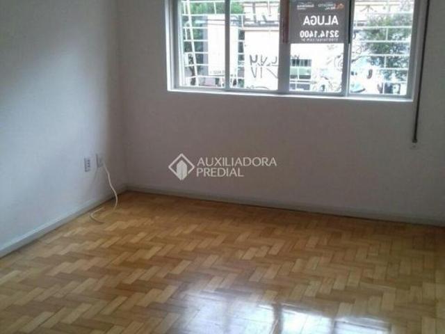Apartamento de 1 dormitório de frente reformado prox.tribunal