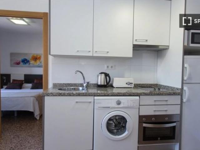 Apartamento de 1 dormitorio en alquiler en Campanar