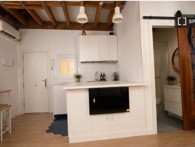 Apartamento de 1 dormitorio en alquiler en Embajadores