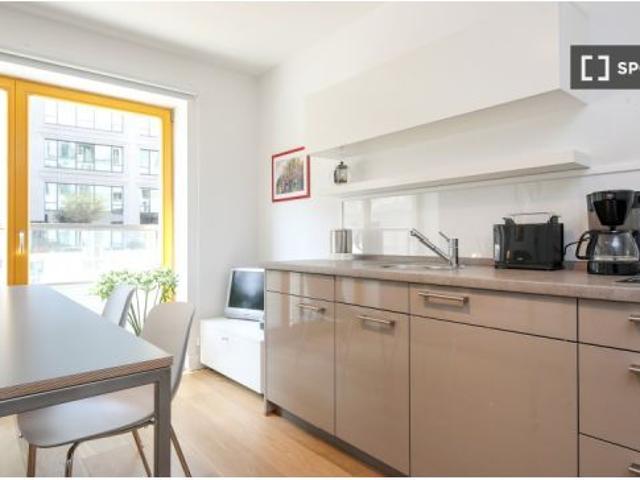 Apartamento de 1 dormitorio en alquiler en Luisenstadt, gastos incluidos