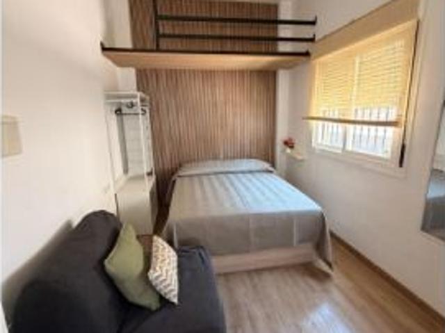 Apartamento de 1 dormitorio en alquiler en Pedregalejo Playa, gastos incluidos