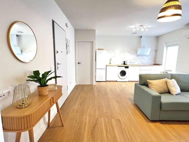 Apartamento de 1 dormitorio en alquiler en Valdeacederas, Madrid