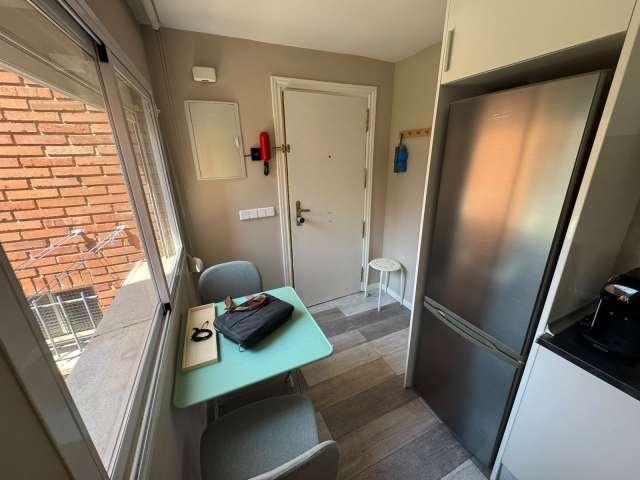 Apartamento de 1 dormitorio en alquiler en Valdeacederas, Madrid