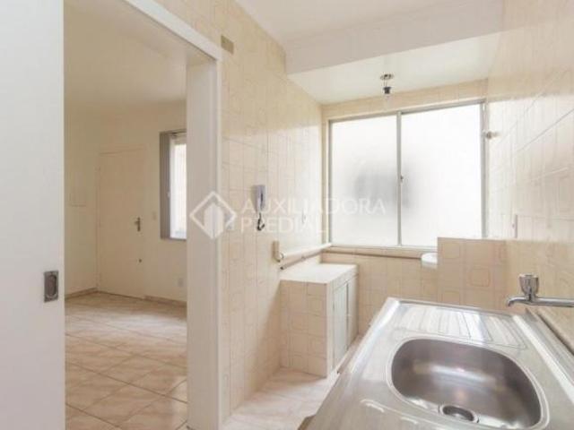 Apartamento de 1 dormitório localizado em rua tranquila