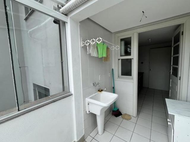 Apartamento de 1 quarto com sacada e 1 vaga de garagem no bairro Farroupilha