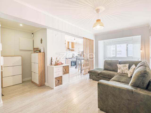 Apartamento de 1 quarto reformado e mobiliado com garagem e armazenamento
